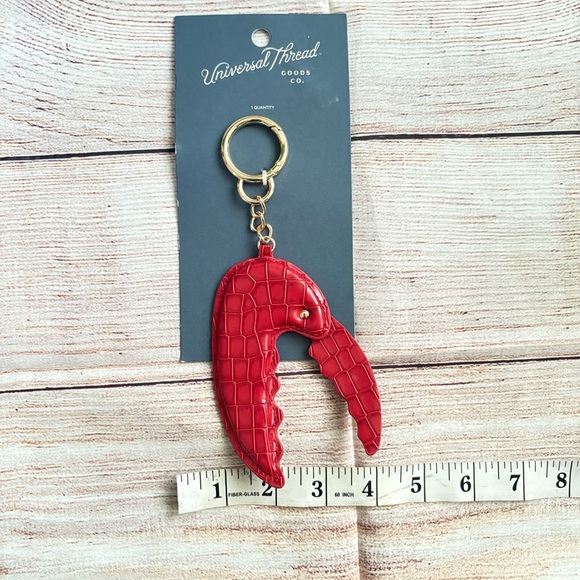 Universal Thread Red lobster claw charm or keychain - Picture 3 of 4
